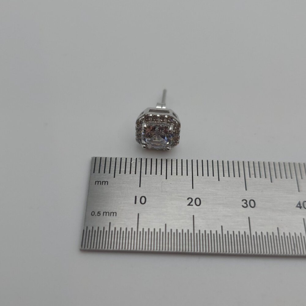 Sterling Silver Well Cut Cubic Zirconia Stud Earrings A267 - Picture 7 of 8